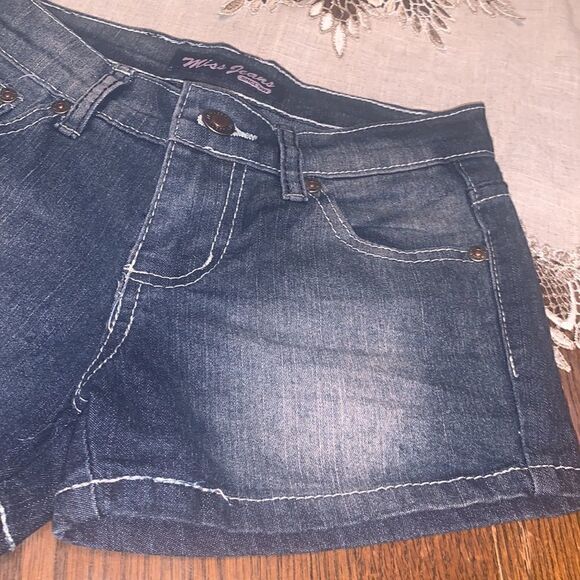 Jean shorts size 6/7 - Picture 5 of 8